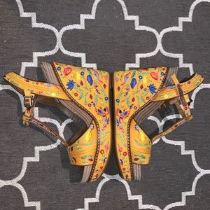 Gianni Bini Sarritahh yellow floral wedge sandals